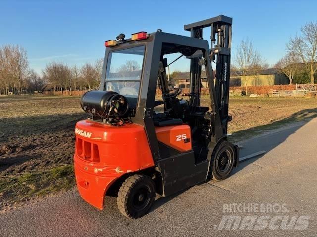 Doosan G 25 G Gasolmotviktstruckar