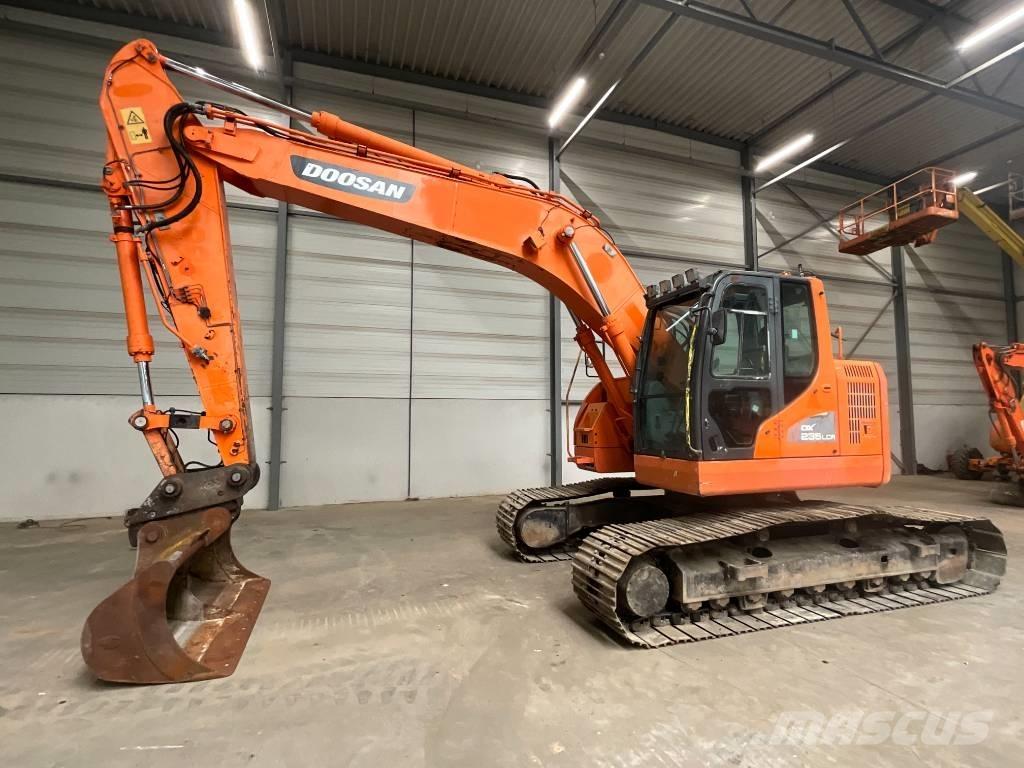 Doosan DX 235 LCR Bandgrävare