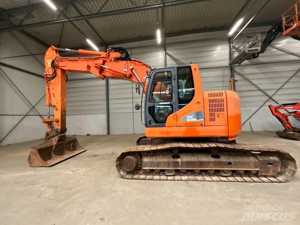 Doosan DX 235 LCR Bandgrävare