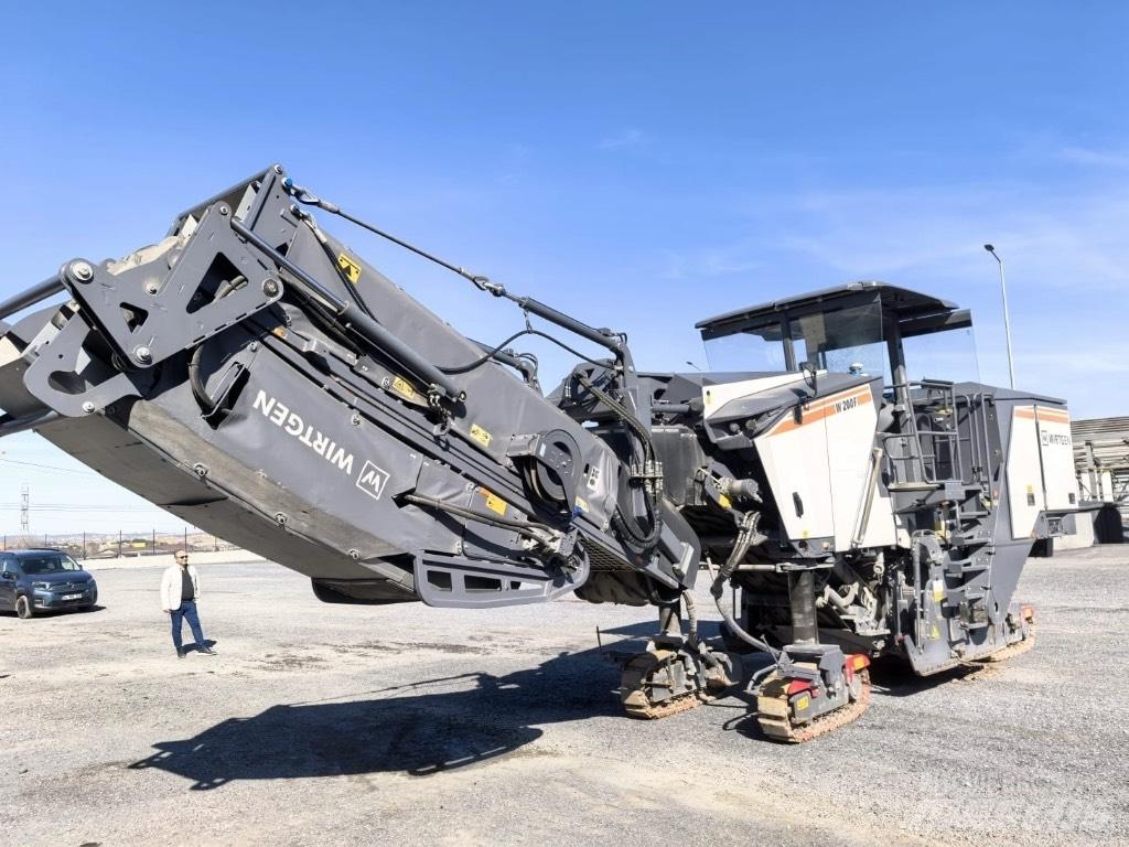 Wirtgen W 200 F Asfaltskallfräsmaskiner