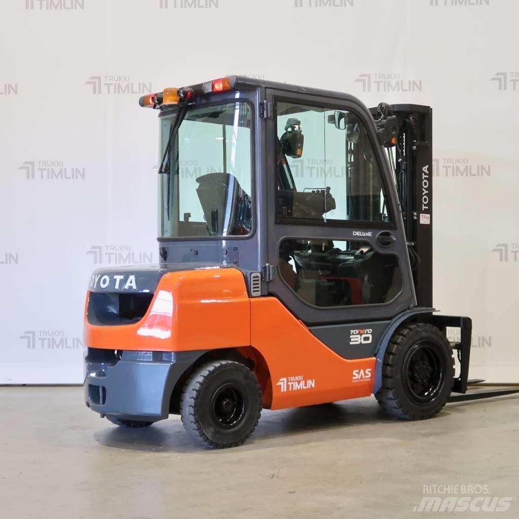 Toyota 02-8FDF30 Dieselmotviktstruckar