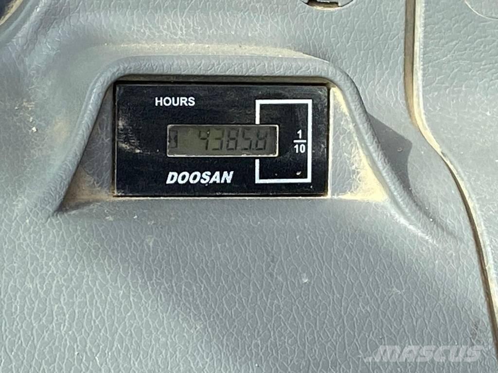 Doosan DX 160 LC Bandgrävare