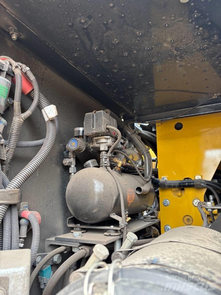 Komatsu PW180-11 Hjulgrävare