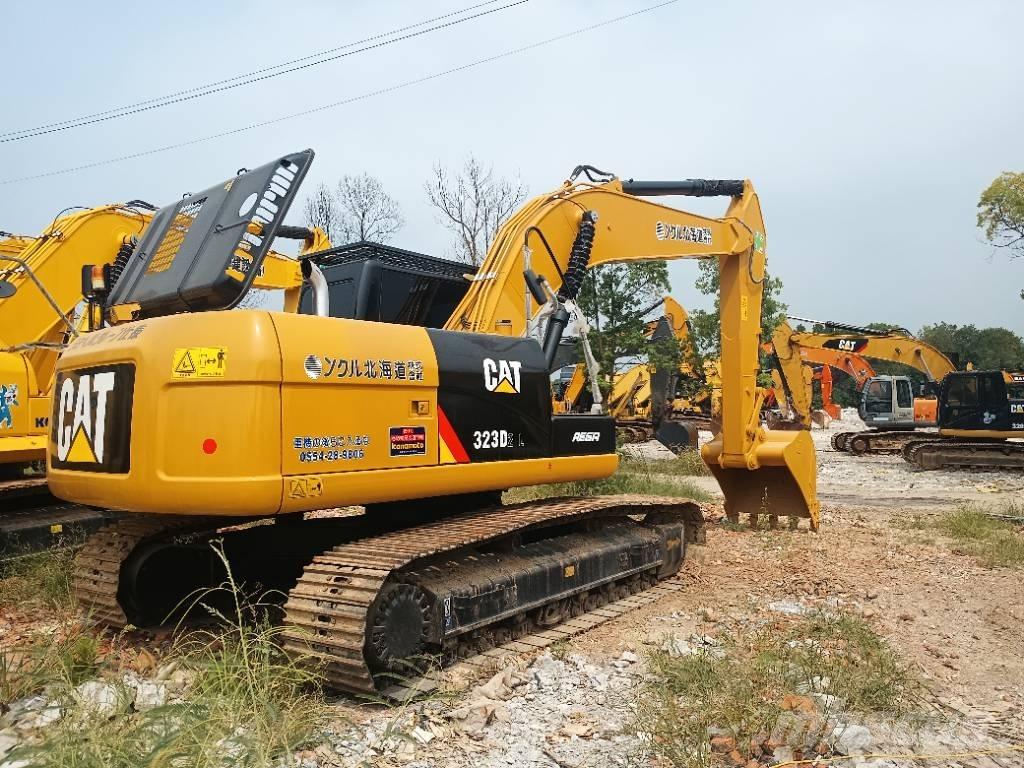 CAT 323D2 Bandgrävare