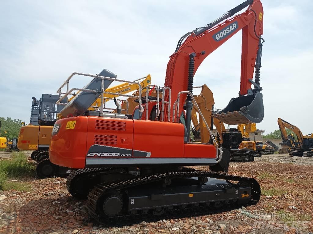 Doosan DX300LC Bandgrävare