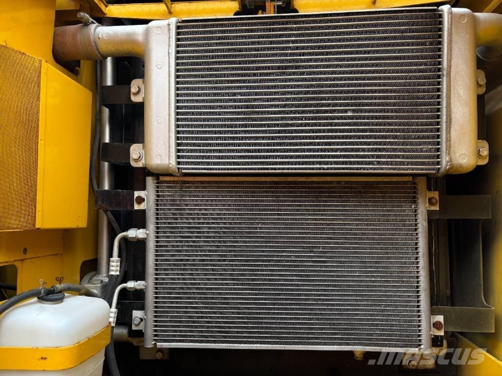 Komatsu PC 220-7 Bandgrävare