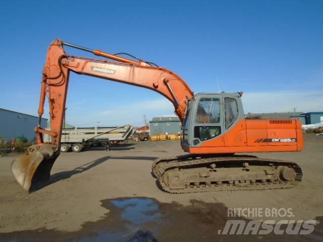 Doosan DX 225 LC Bandgrävare