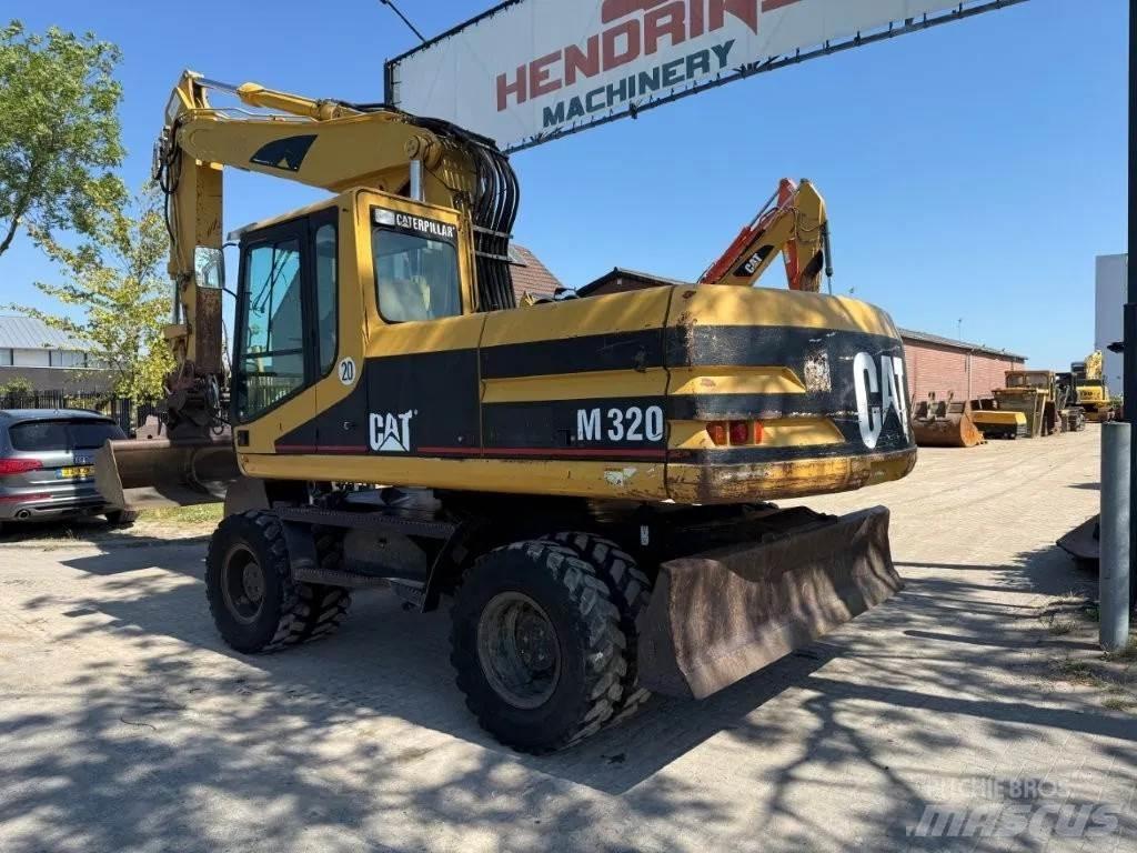 CAT M320 2001 Hjulgrävare