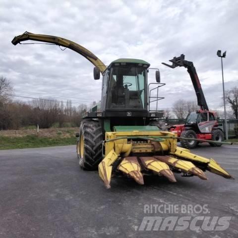 John Deere 6610 Självgående fälthackar
