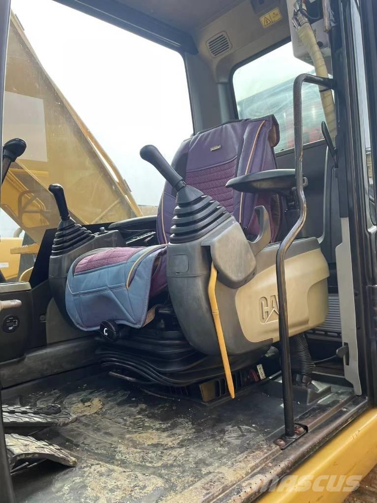 CAT 320d Bandgrävare