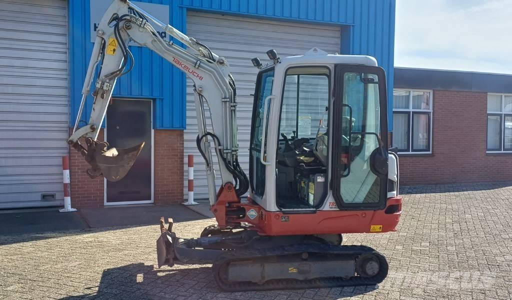 Takeuchi TB 225 Minigrävare < 7t