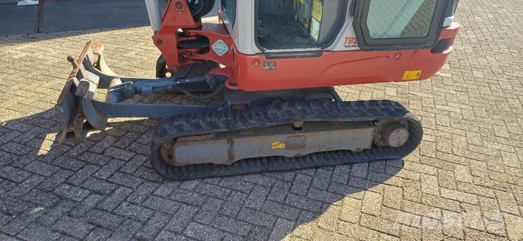 Takeuchi TB 225 Minigrävare < 7t