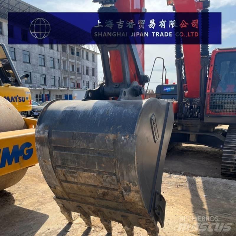 Doosan DX 225 Bandgrävare