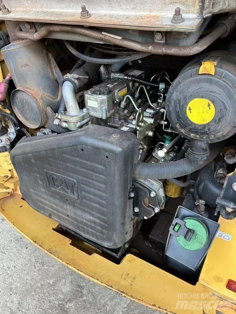 CAT 246 C Kompaktlastare