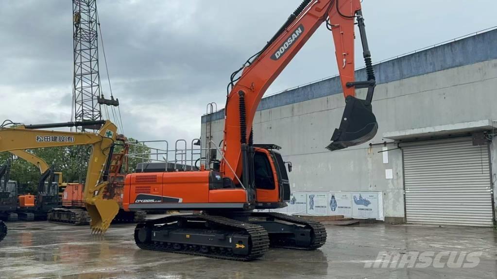 Doosan DX 225 LC-9C Bandgrävare
