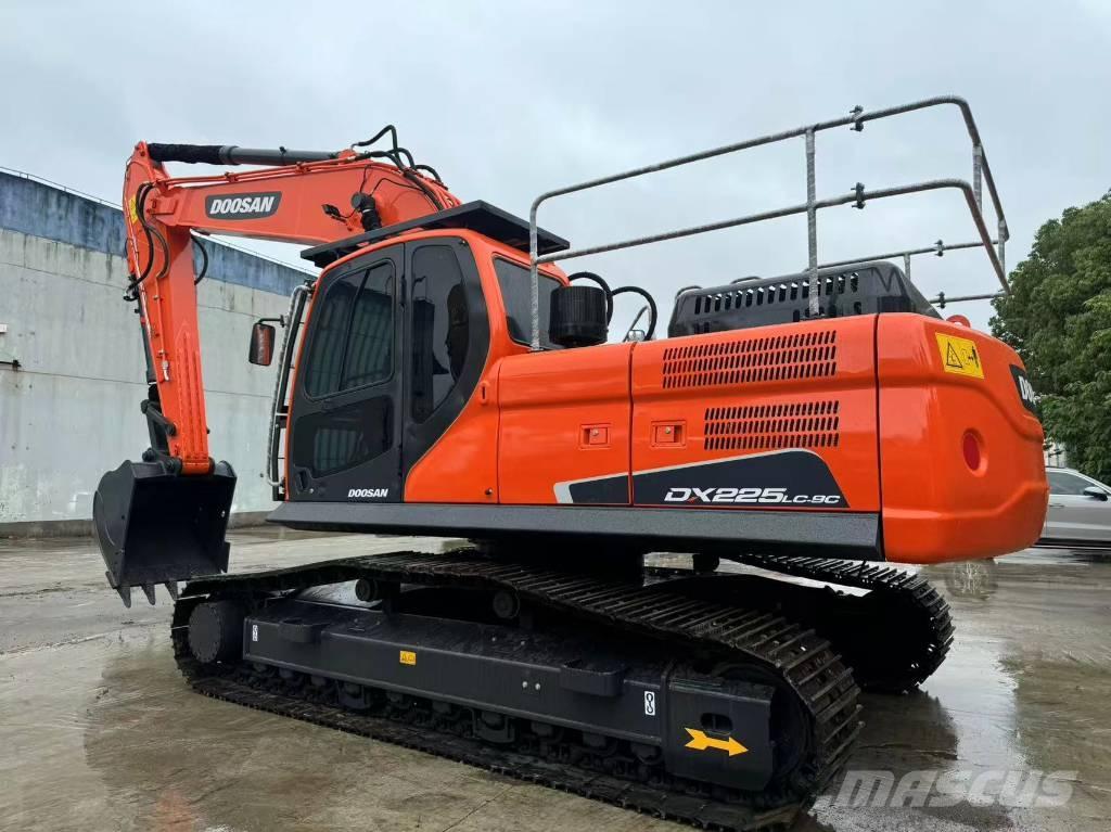Doosan DX 225 LC-9C Bandgrävare