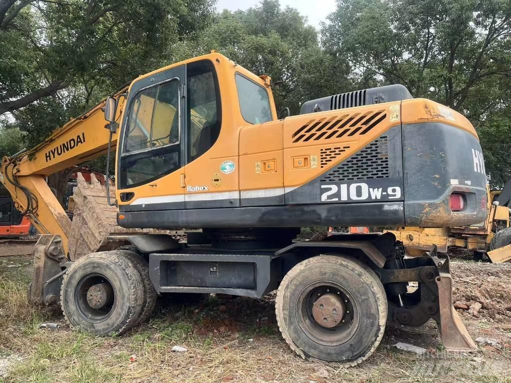 Hyundai R210W-9 Hjulgrävare