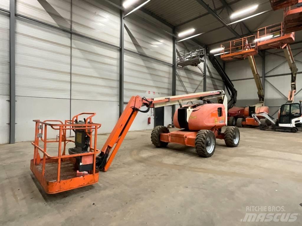 JLG 600 AJ Bomliftar