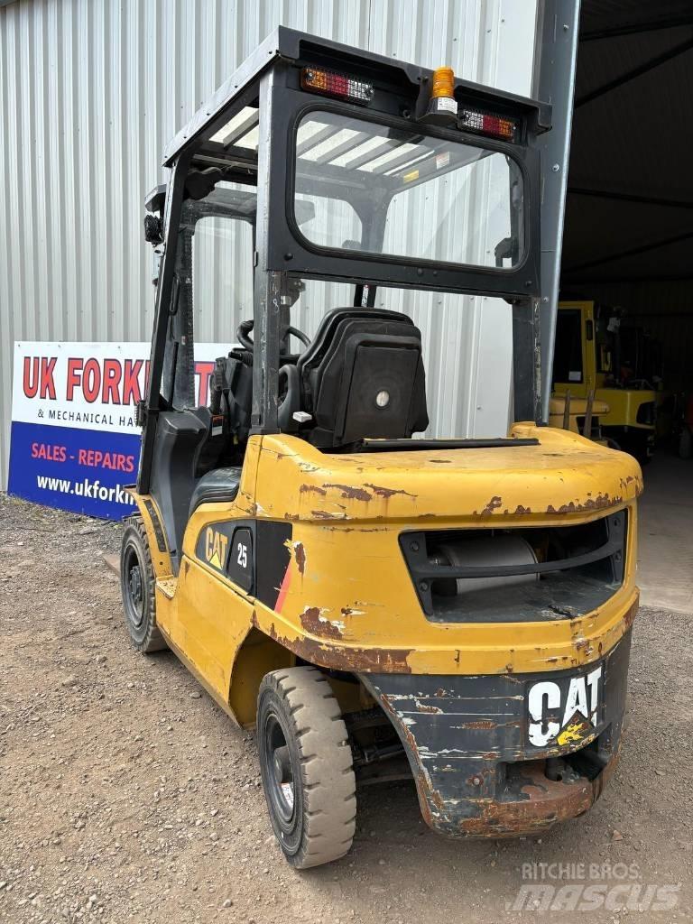 CAT DP 25 NT Dieselmotviktstruckar