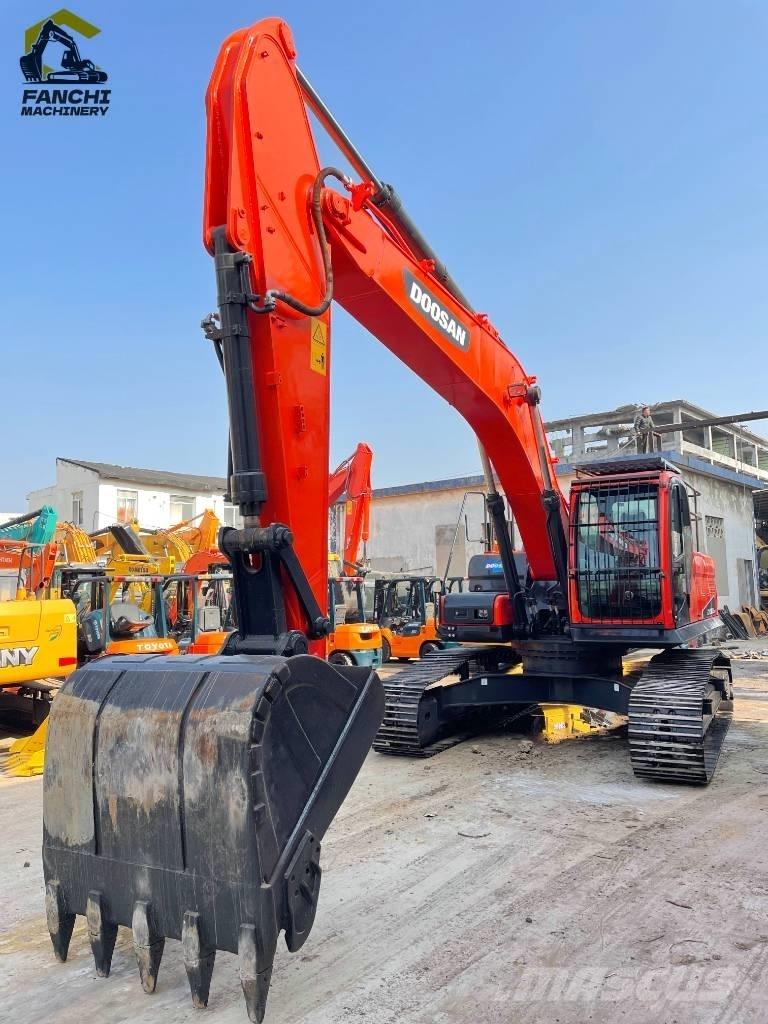 Doosan DX 300 LCA Bandgrävare