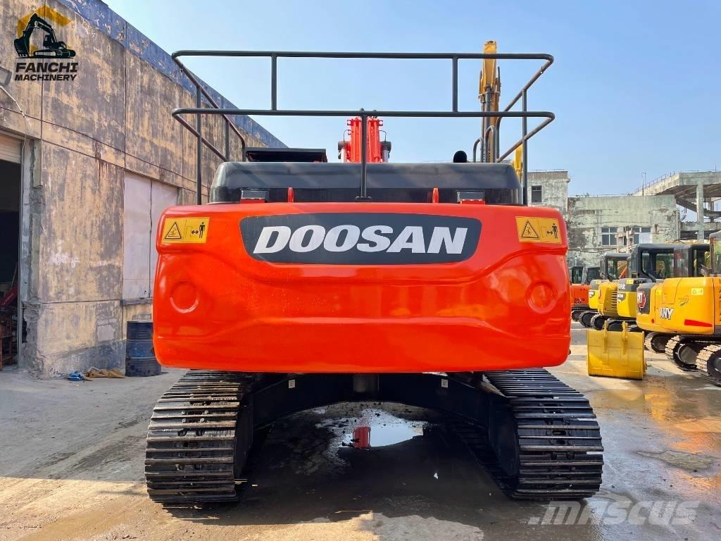 Doosan DX 300 LCA Bandgrävare