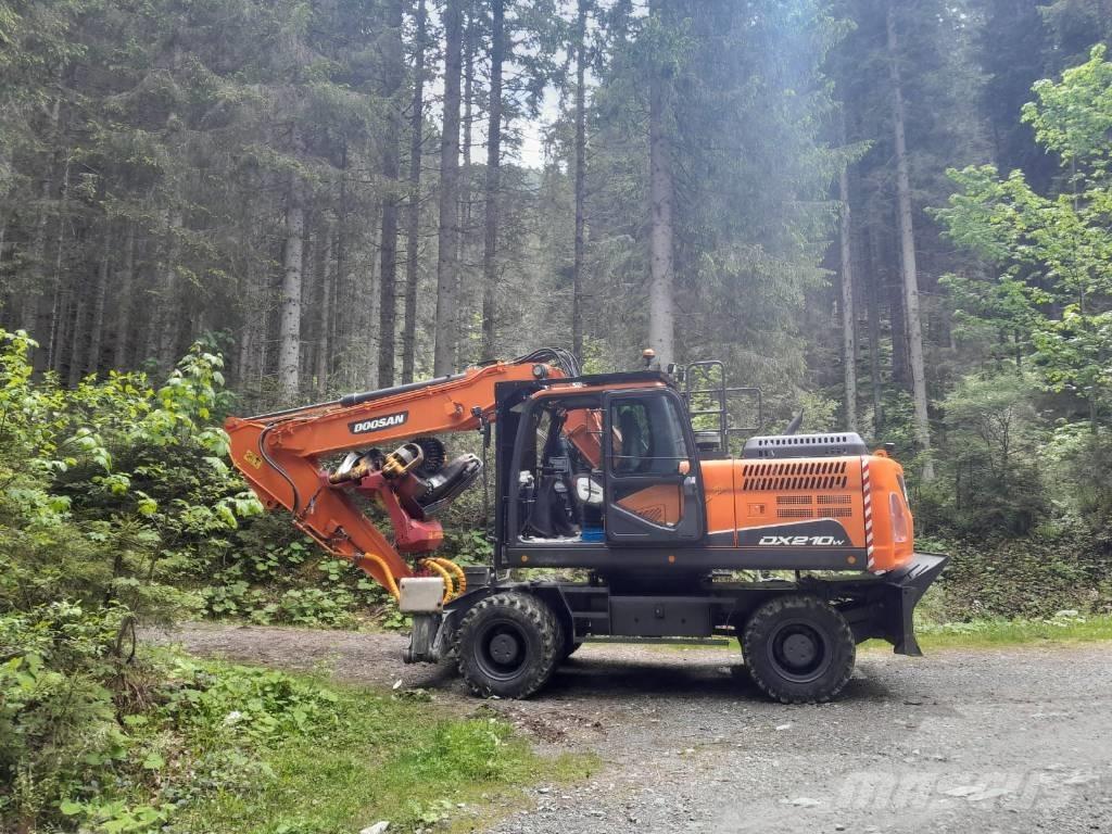 Doosan DX 210 W Grävmaskiner