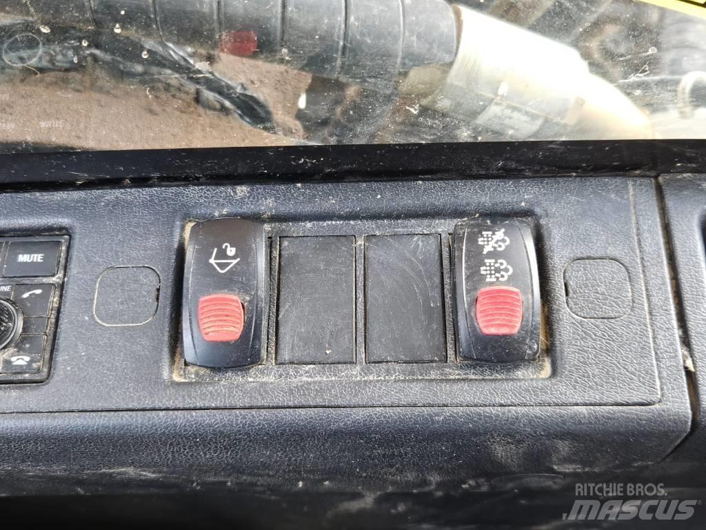 Hyundai HX 220 L Bandgrävare