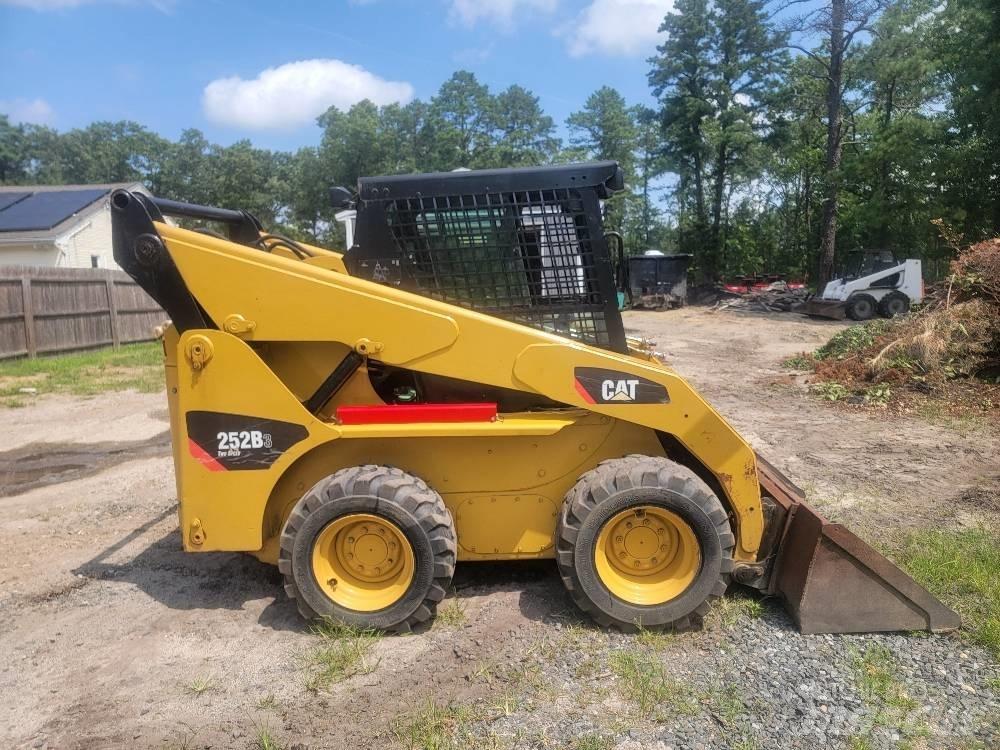 CAT 252 B 3 Kompaktlastare