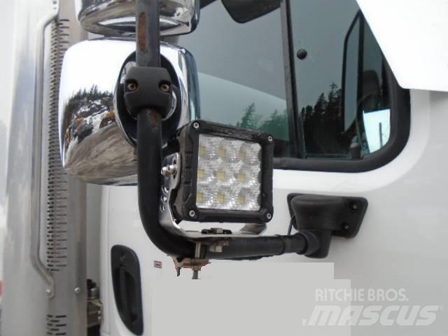 Freightliner M2 106 Skåpbilar