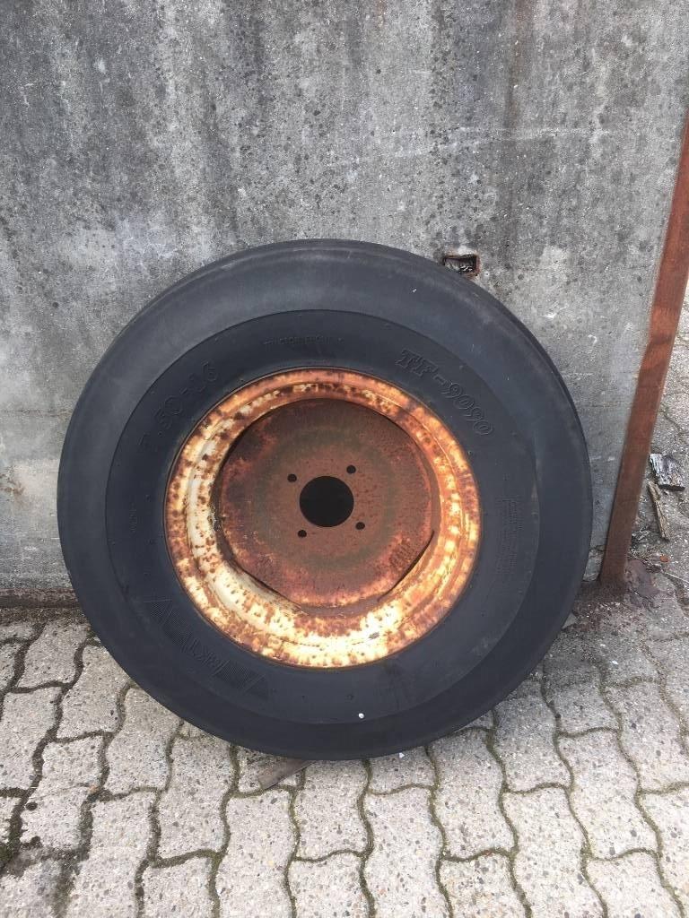 BKT 7.50 R 16 + velg Däck, hjul och fälgar
