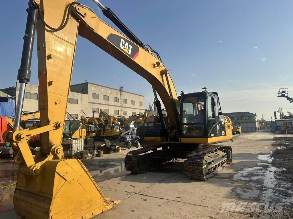 CAT 325 D L Bandgrävare