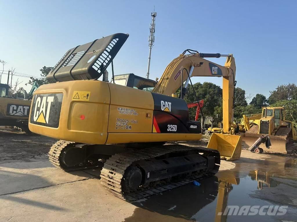 CAT 325 D L Bandgrävare