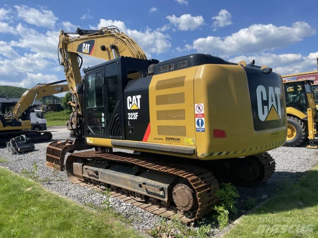 CAT 323F L Bandgrävare