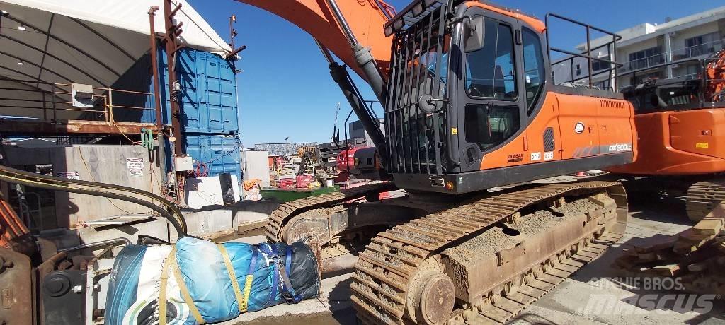 Doosan DX 300 LC Bandgrävare
