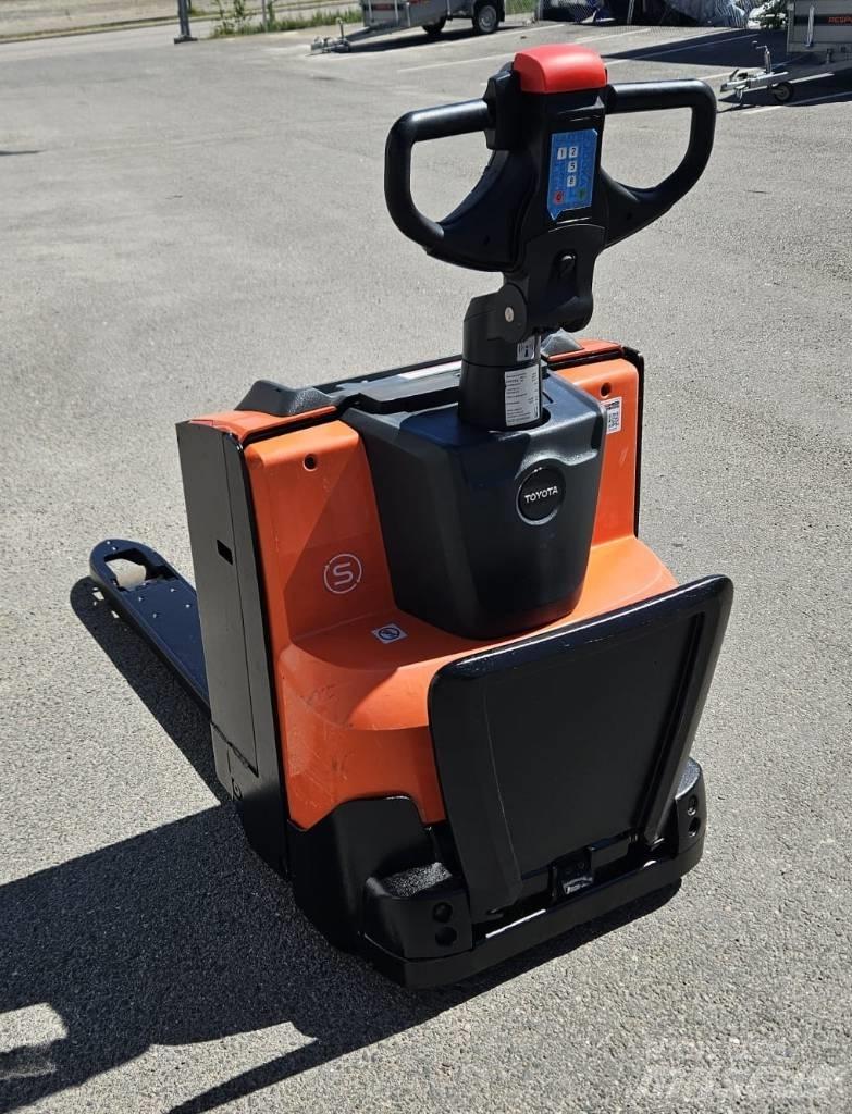Toyota LWE 200 Låglyftare med plattform