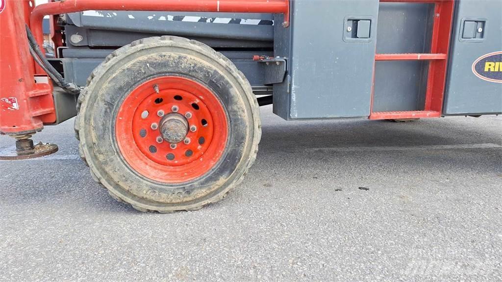 SkyJack 8841RT Saxliftar