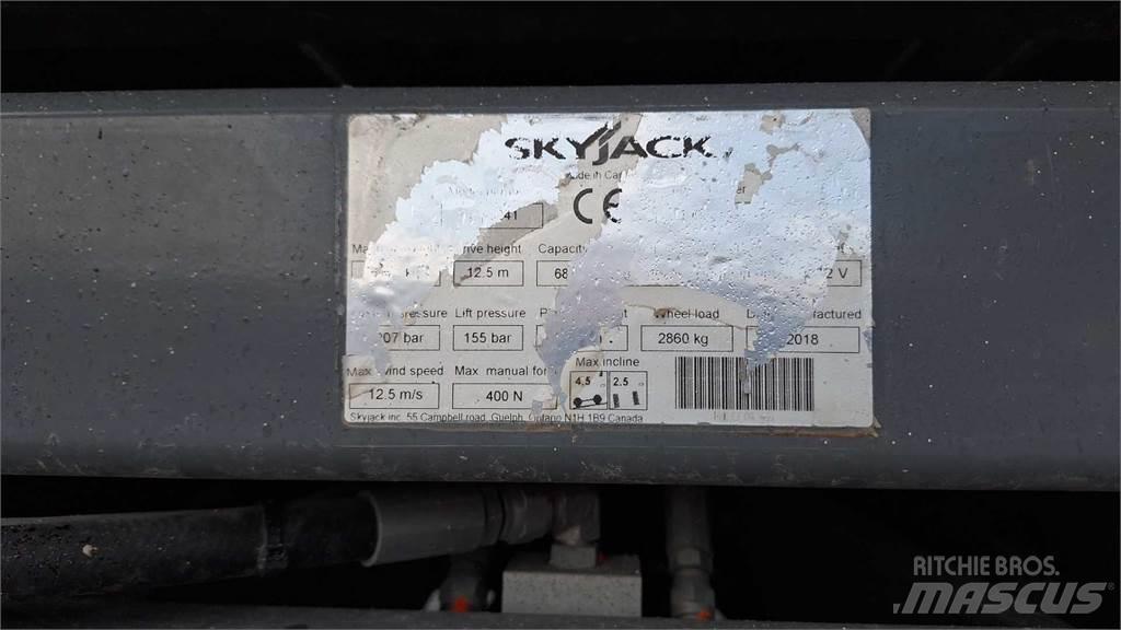 SkyJack 8841RT Saxliftar