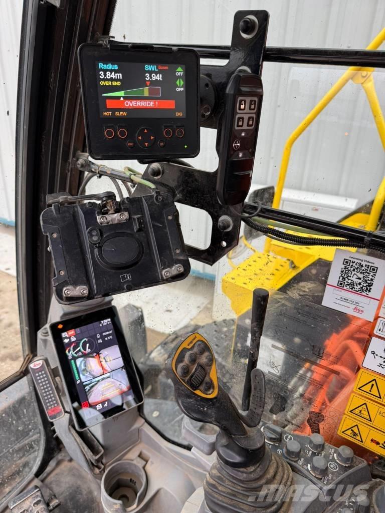 Hitachi ZX 135 US-7 Bandgrävare