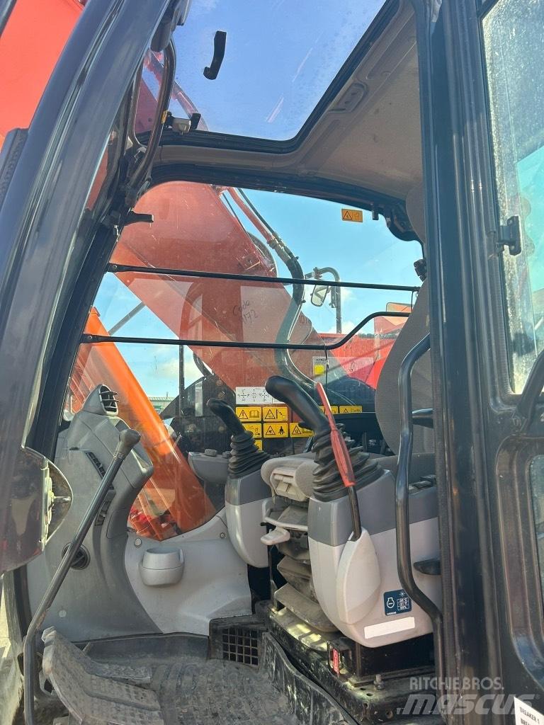 Hitachi ZX225 USLC-6 Bandgrävare