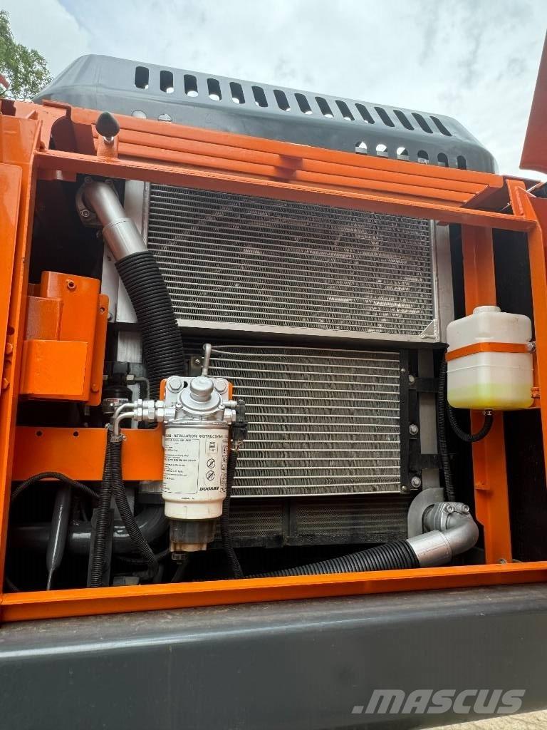 Develon DX 225 LCA Midigrävmaskiner 7t - 12t