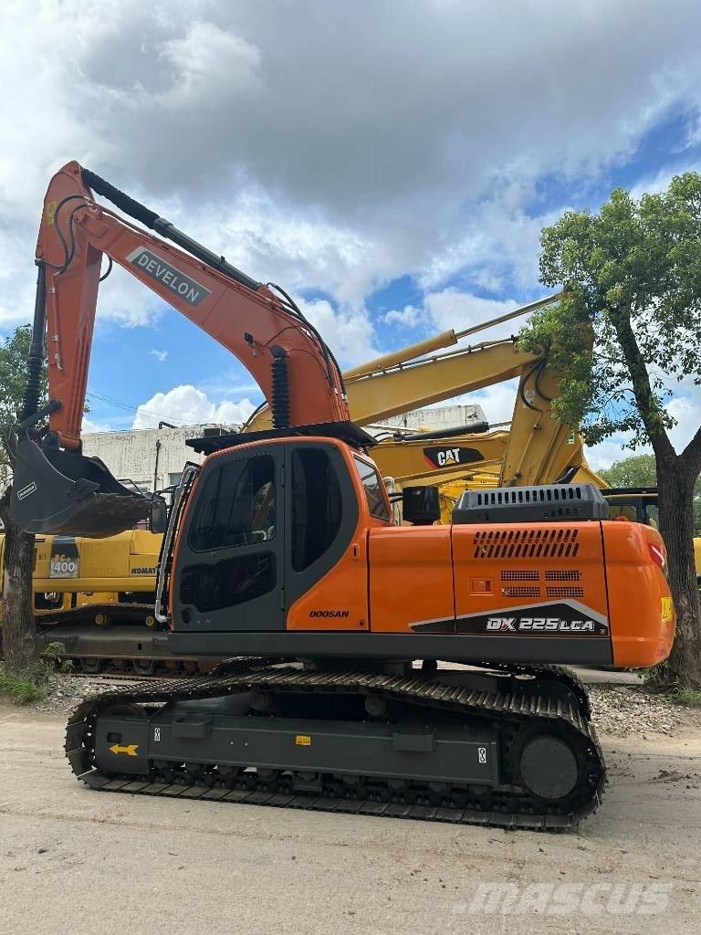 Develon DX 225 LCA Midigrävmaskiner 7t - 12t