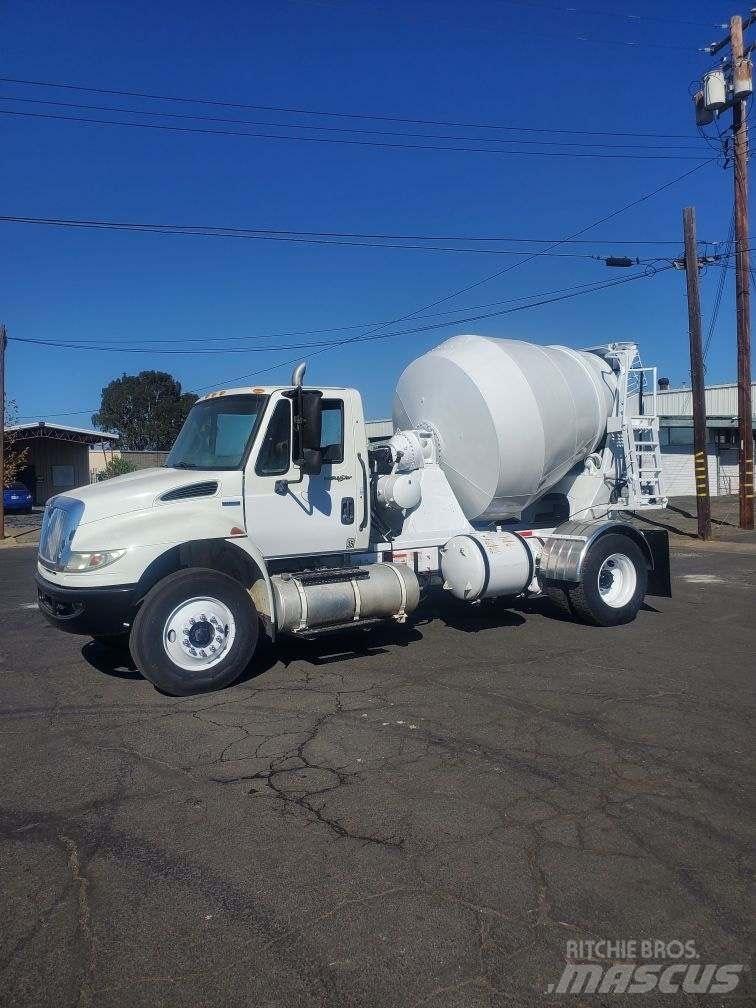 International 4300 Flakbilar