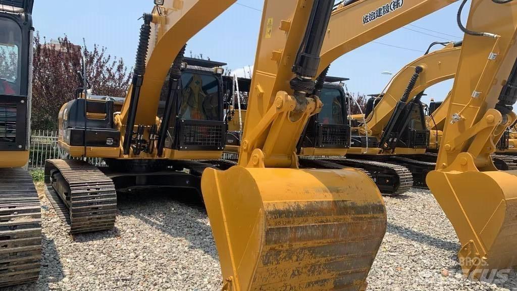 CAT 323 D2 L Bandgrävare