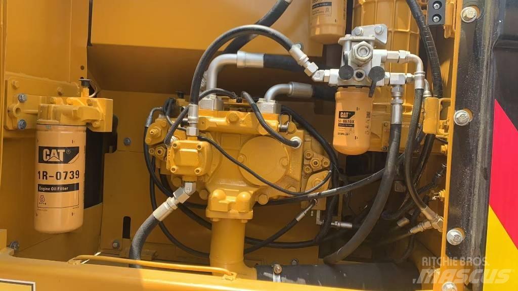 CAT 323 D2 L Bandgrävare