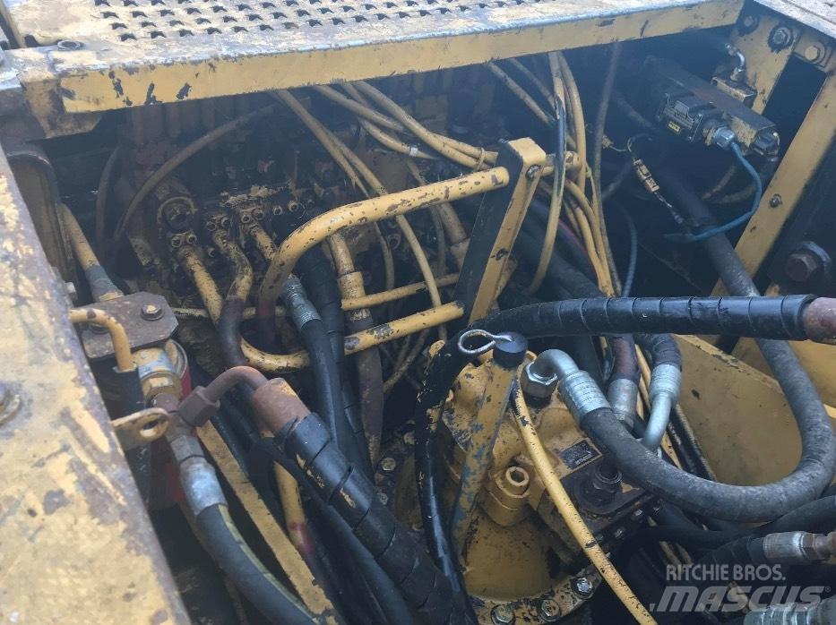 CAT 320 B Bandgrävare