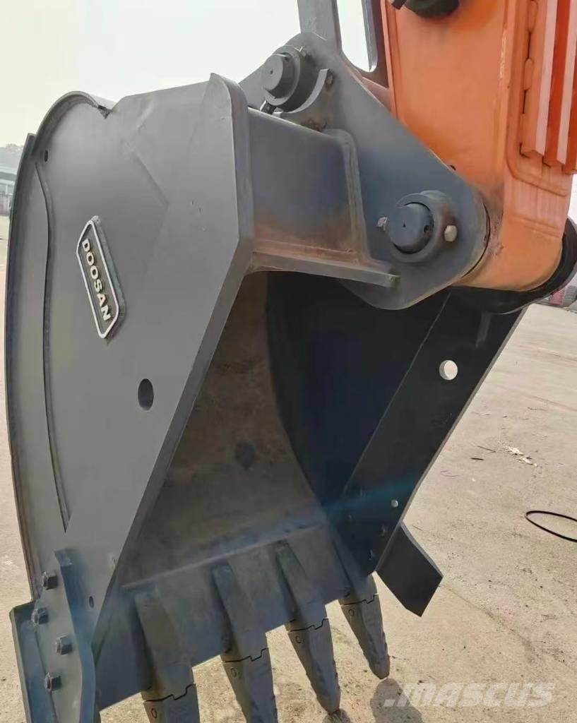 Doosan DX 220 Bandgrävare
