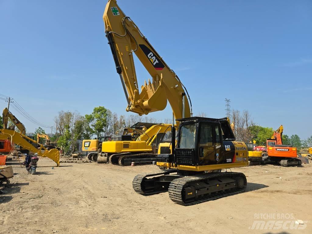 CAT 320 D 2 Midigrävmaskiner 7t - 12t