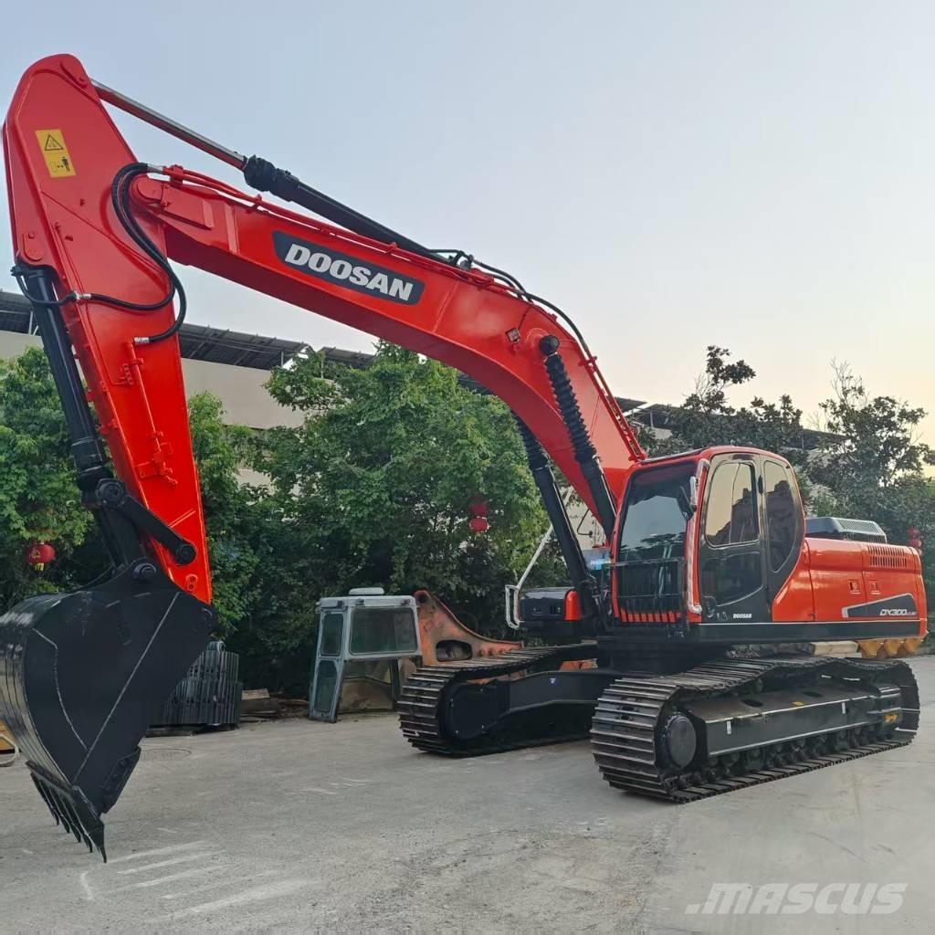 Doosan DX 300 LC Bandgrävare