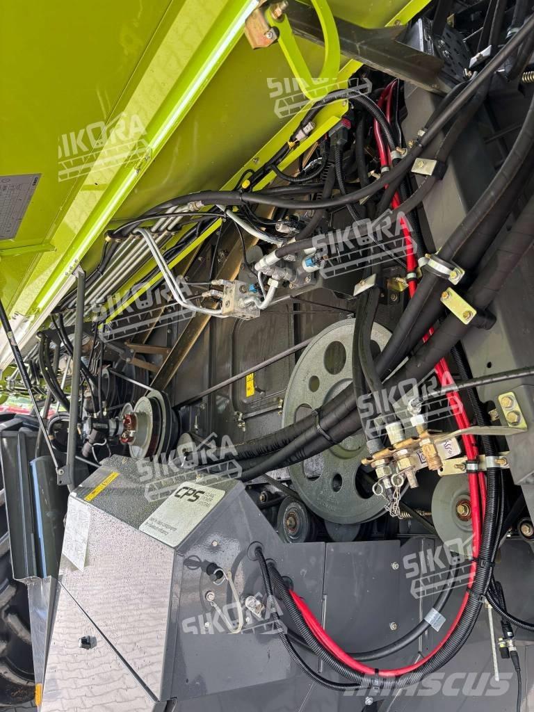 CLAAS Tucano 320 Skördetröskor