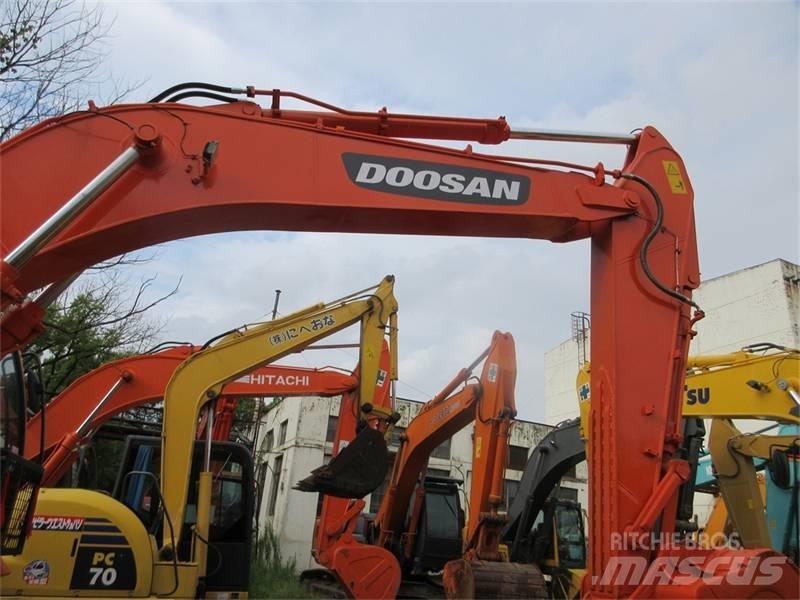 Doosan DX 300 LC Bandgrävare